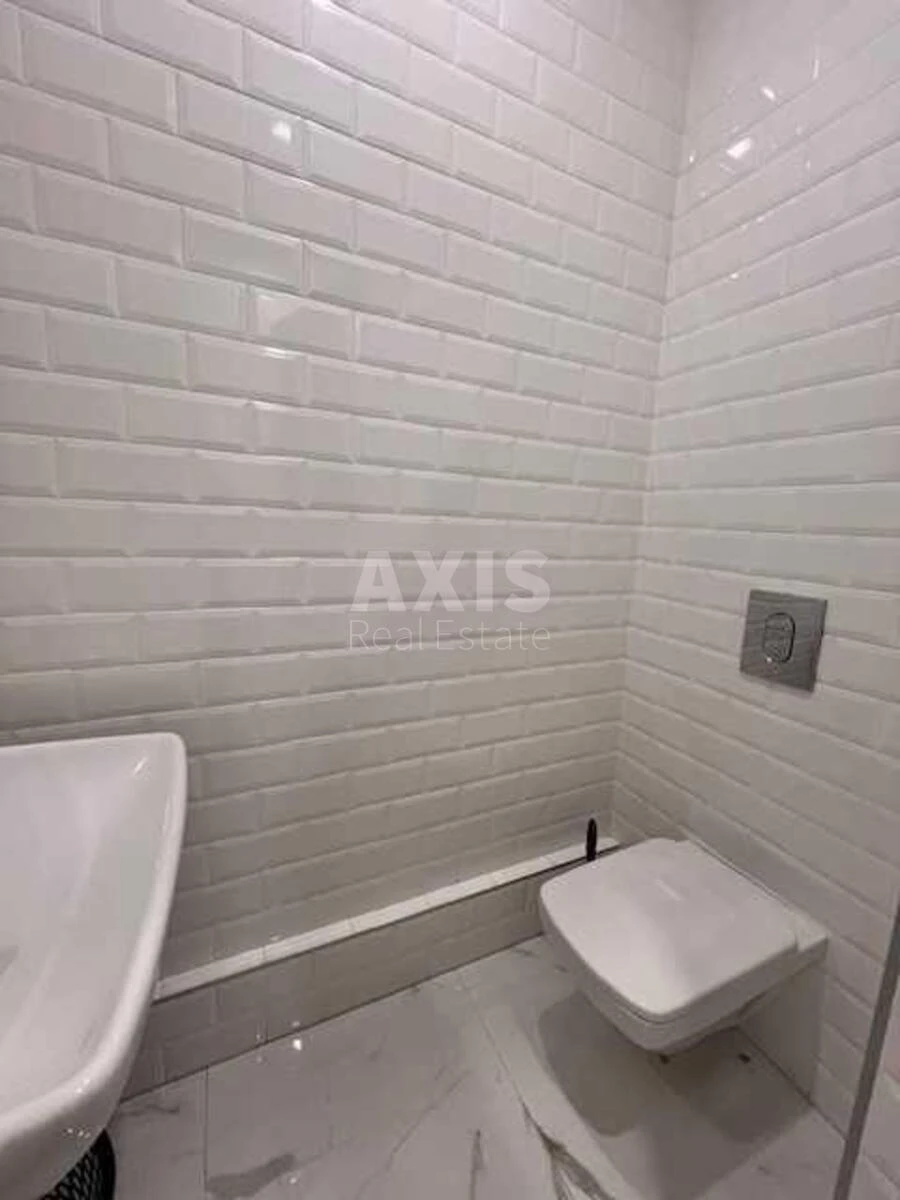 Office vul. Jevgena Konoval'cja 34, 111m26630012