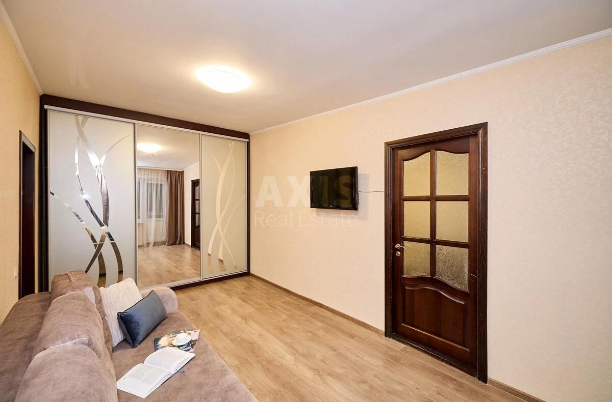 2k apartment vul. Antonovycha 170/1Б665175