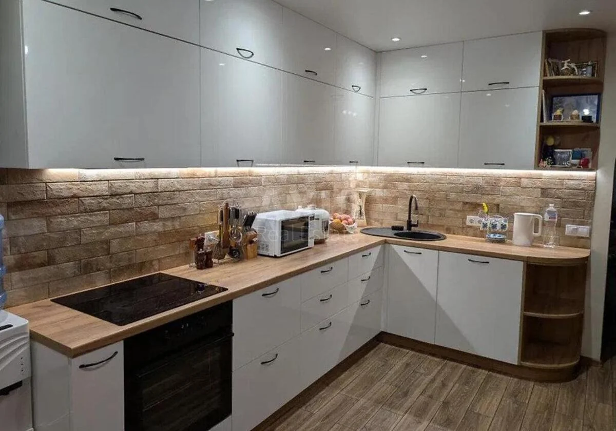 3k apartment vul. Vyshnjakivs'ka 4
