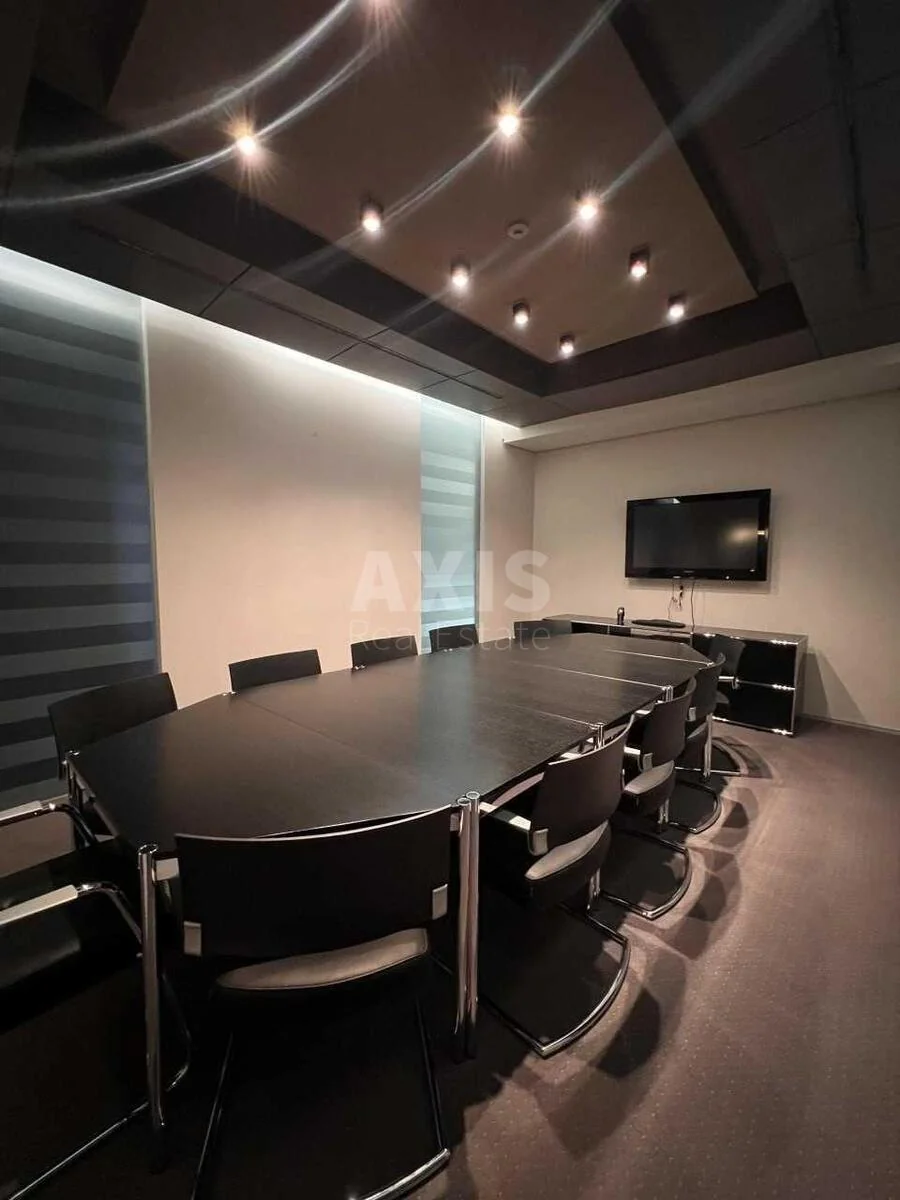 Office vul. Students'ka 5, 617m2