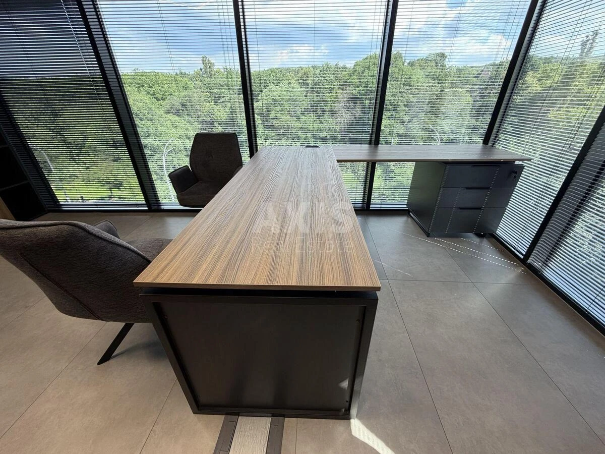 Office vul. Krasylivs'ka 9, 4500m27105313