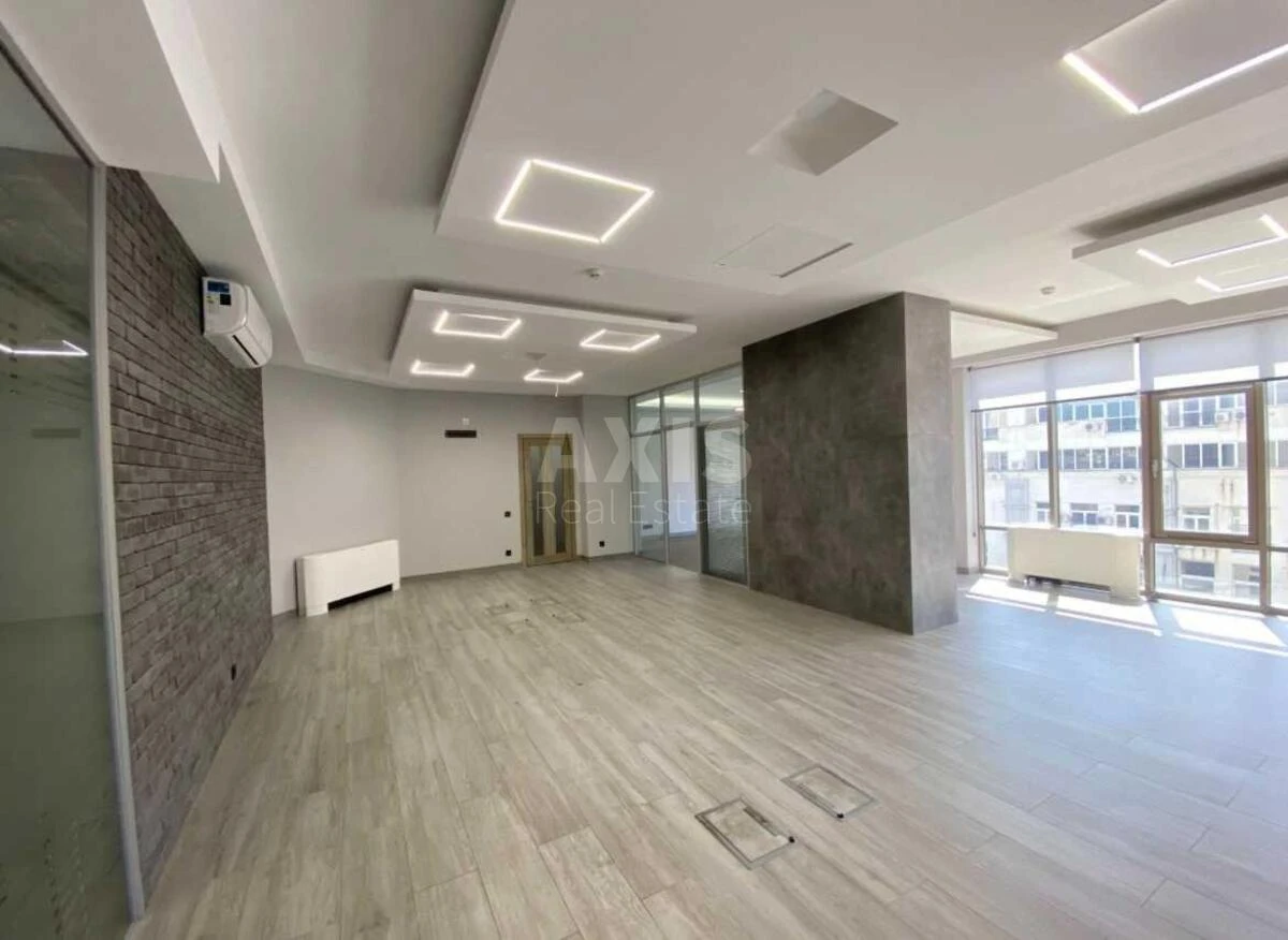 Office vul. Velyka Vasyl'kivs'ka 72А, 190m261192