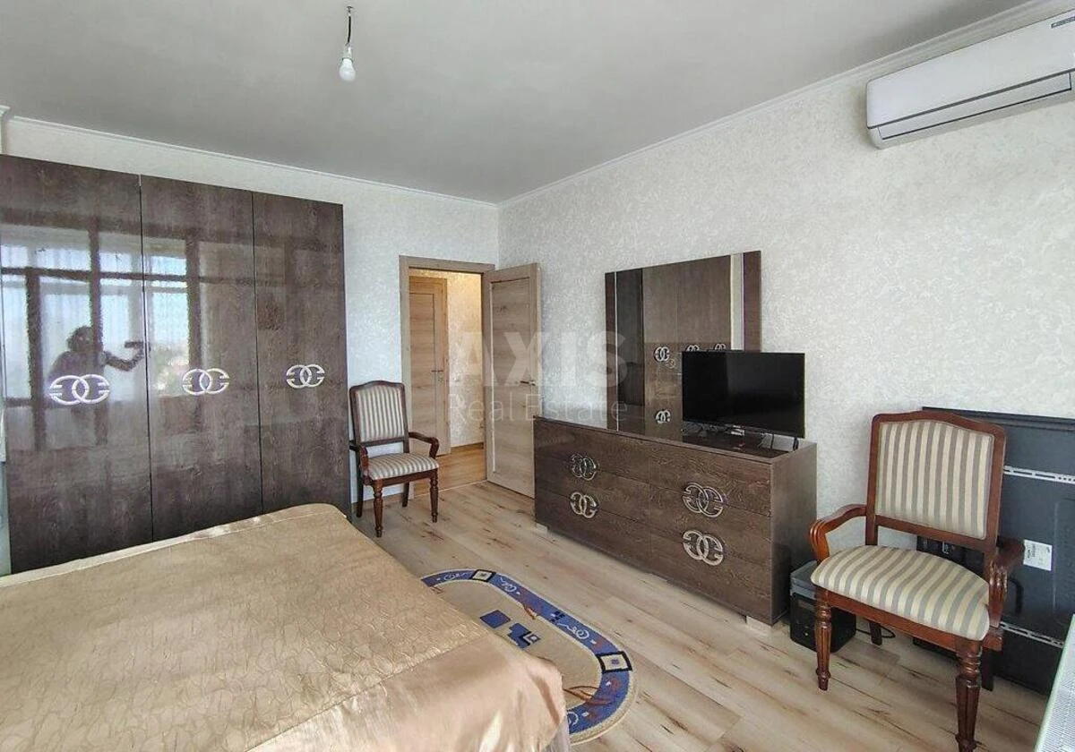 2k apartment vul. Sverstjuka Jevgena 4694272