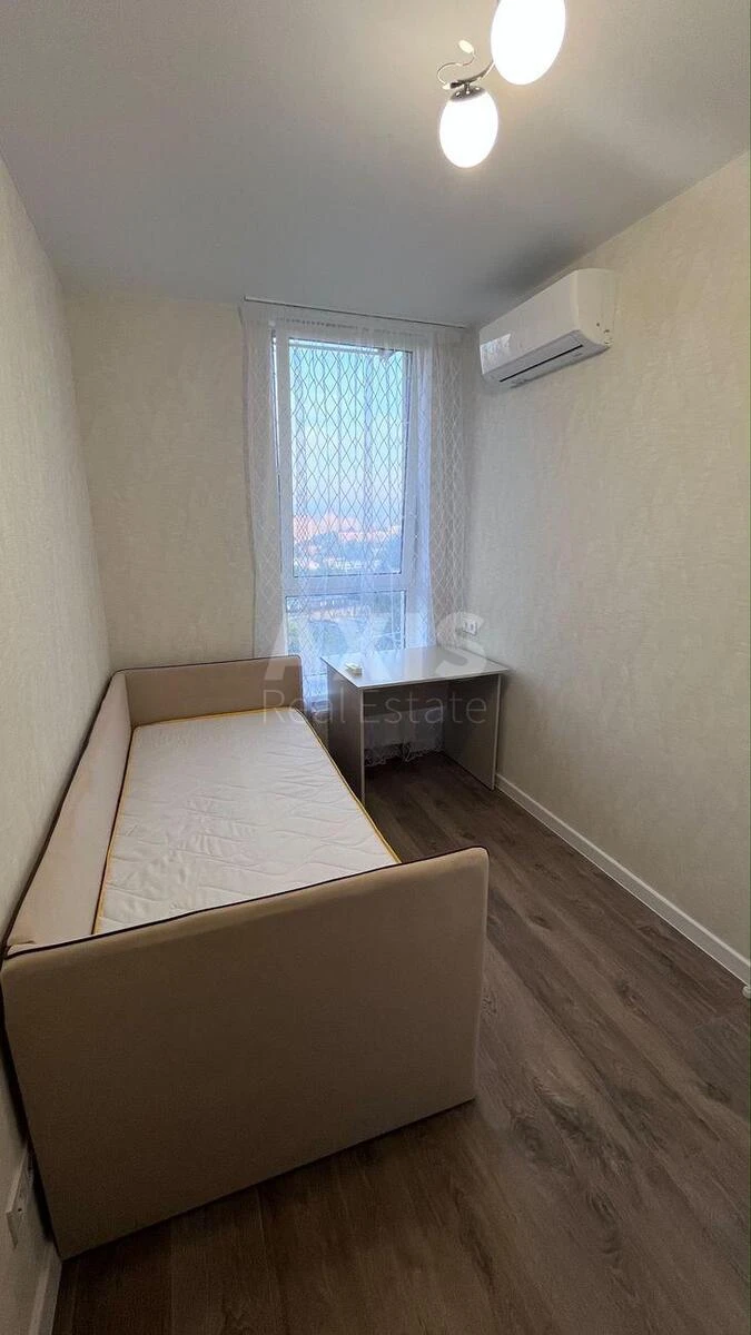 2k apartment pr-t Berestejskij 67712609