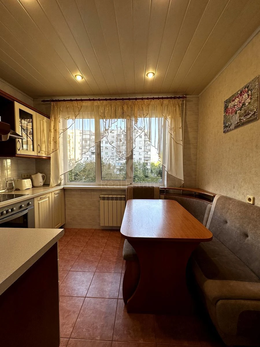 2k apartment vul. Ronalda Reyhana 4А633336