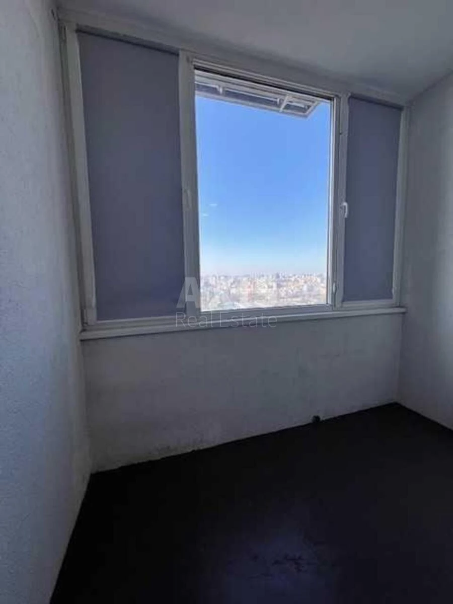 Office vul. Jevgena Konoval'cja 34, 111m26630014