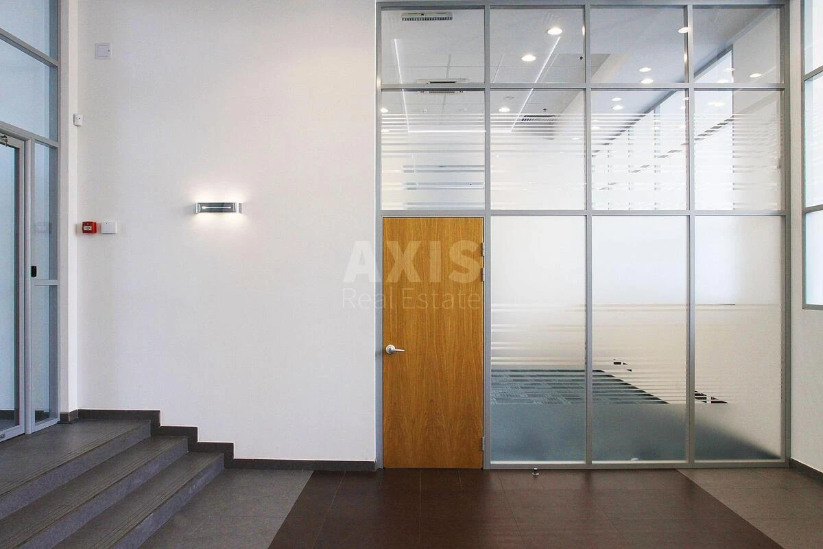 Office vul. Jevgena Konoval'cja 44А, 395m2600551