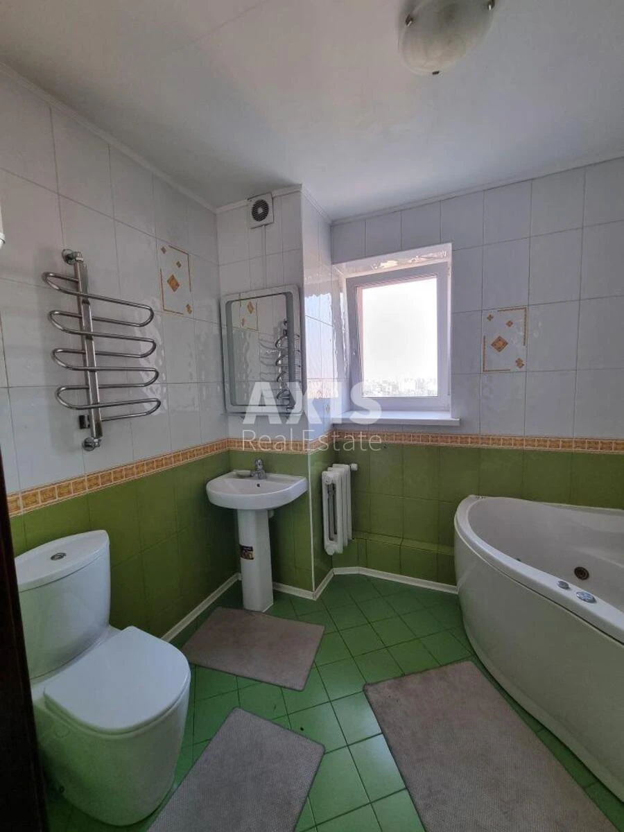 3k apartment vul. Ahmatovoi' Anny 136118013