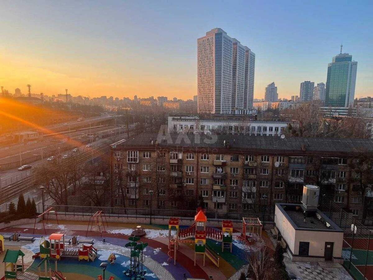 1k apartment pr-t Berestejskij 5В6933810