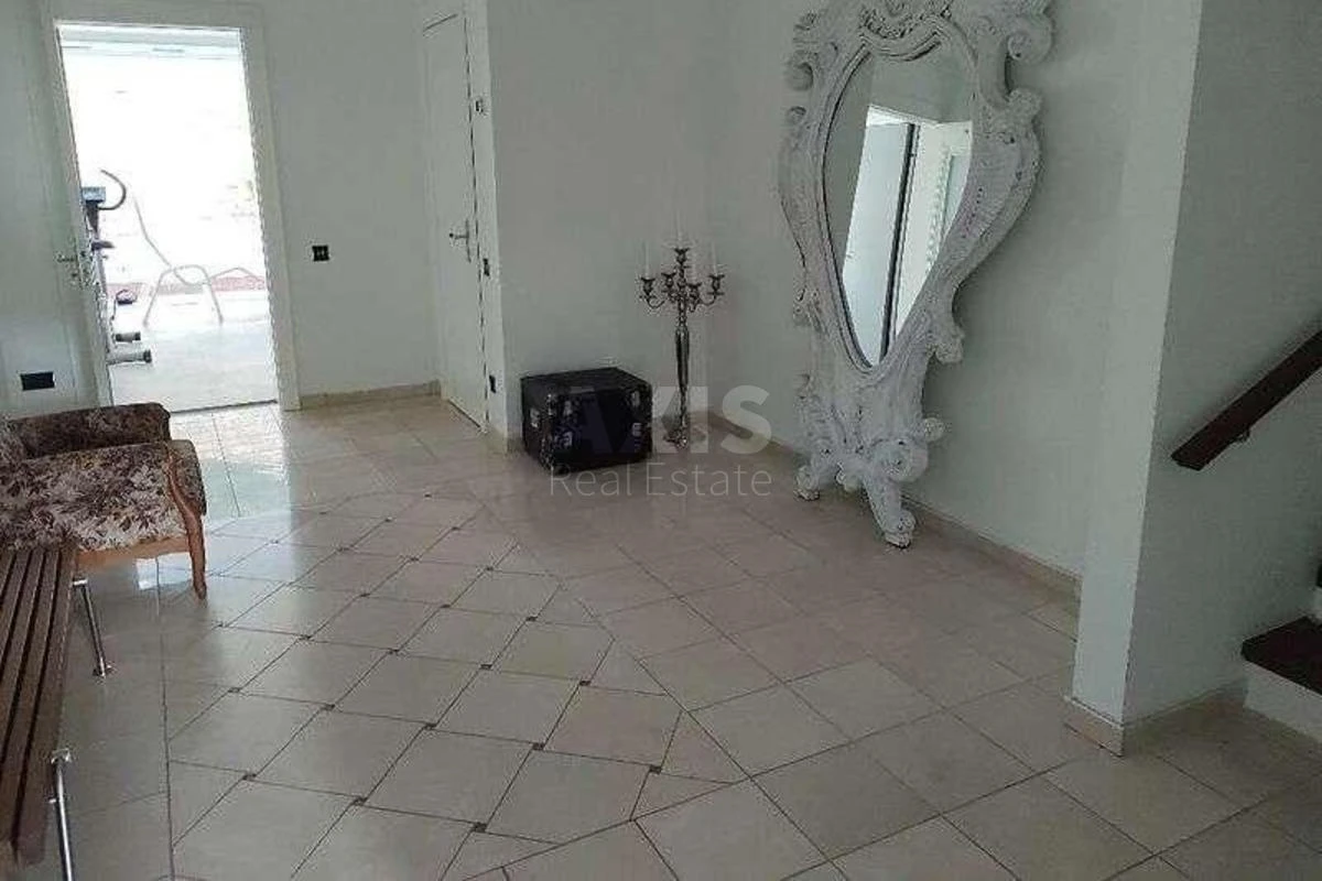 Дoм ул. Кучмин Яр, 630м2, город Киев300085