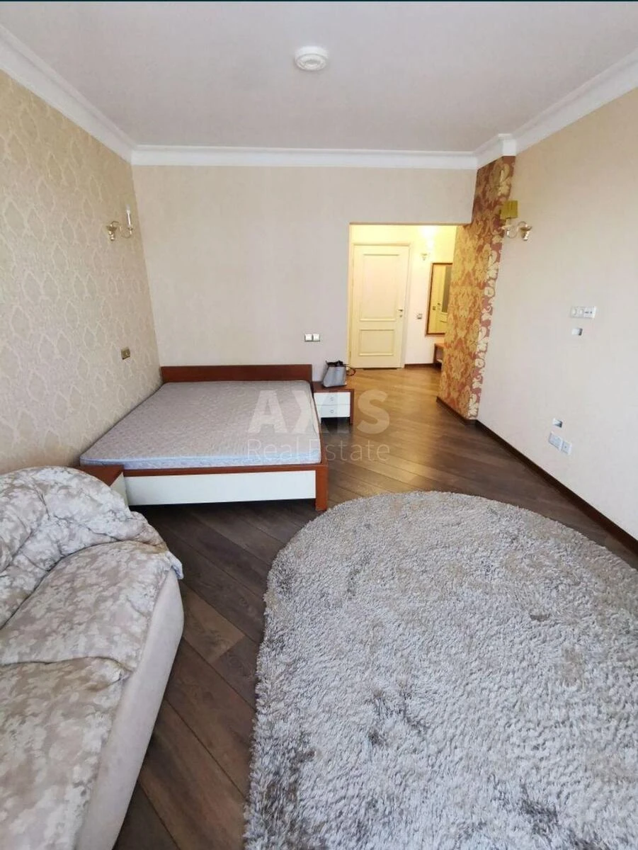 1k apartment nab. Dniprovs'ka 1611765