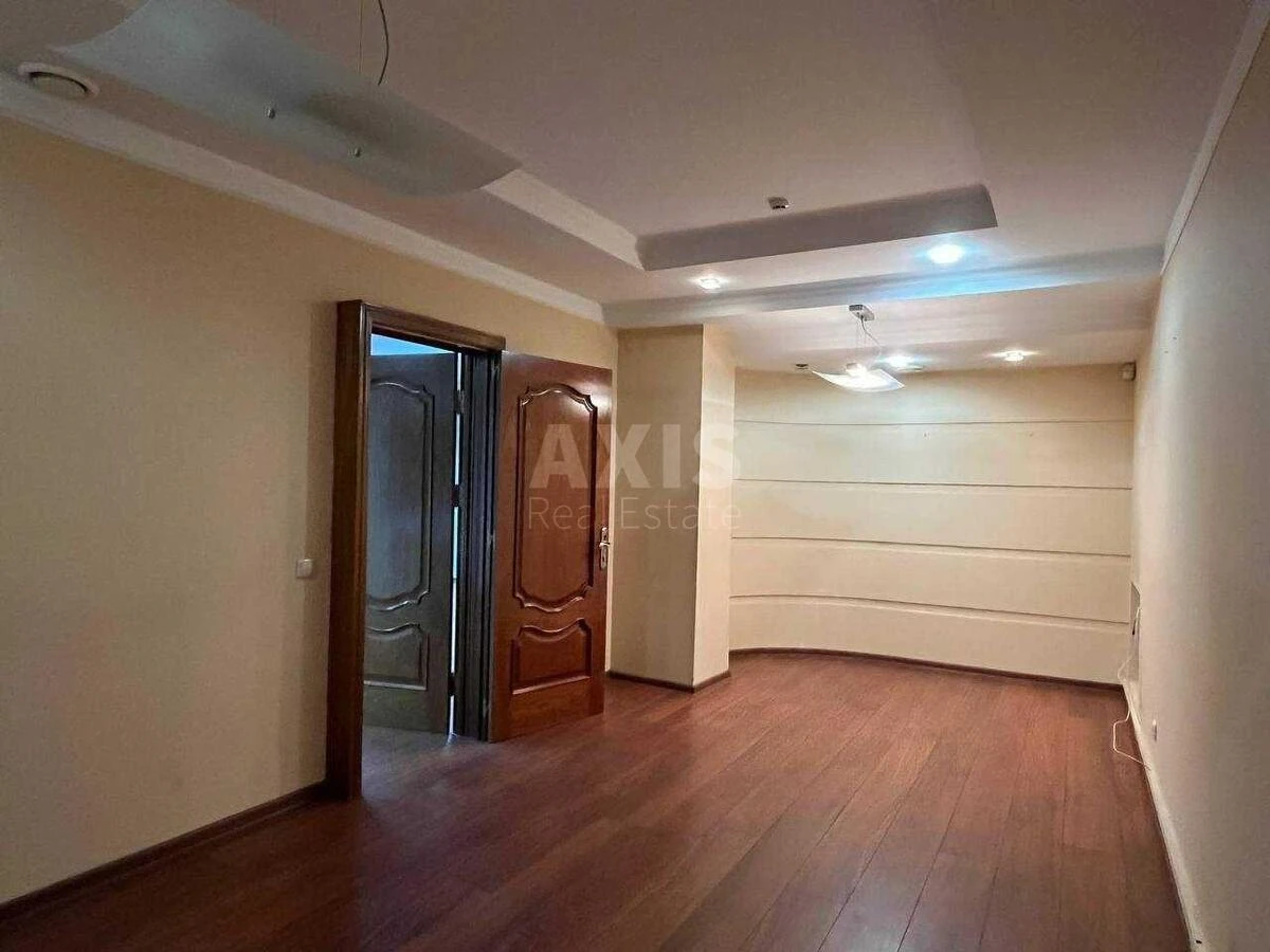 Office bul. Mykoly Mikhnovskoho 19, 233m2698098