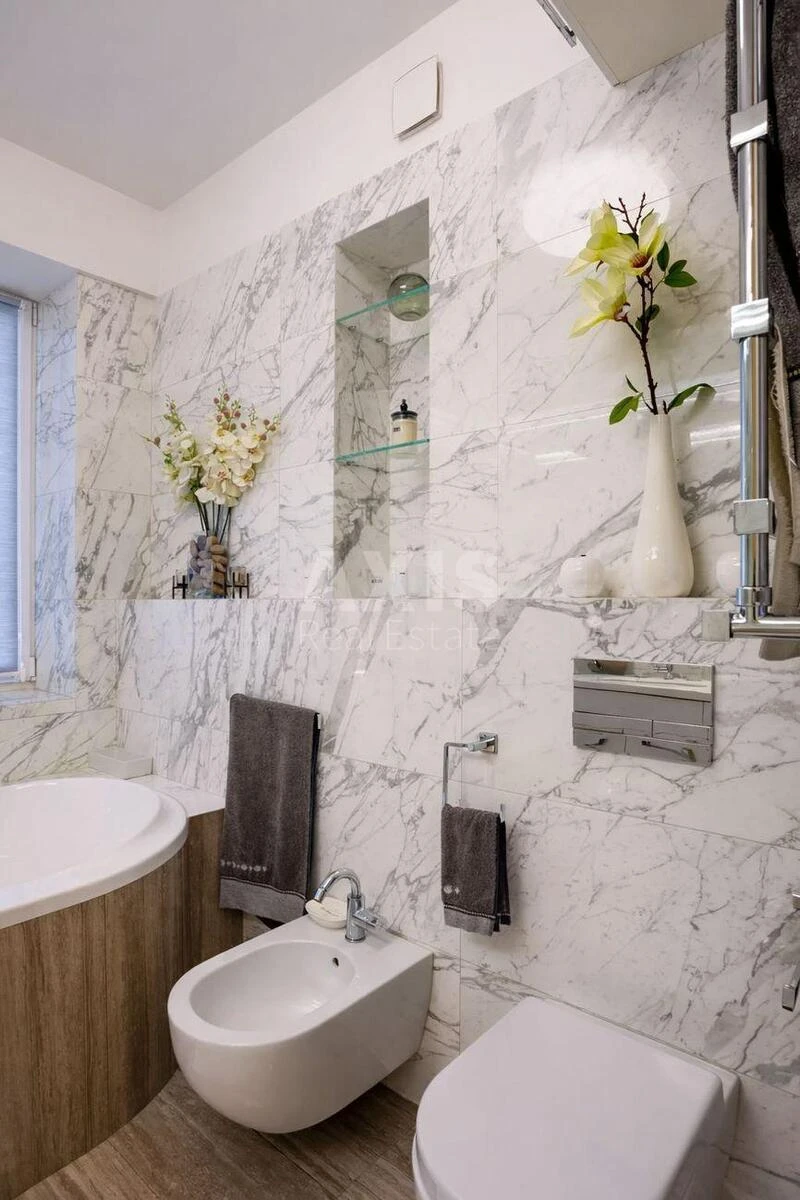 1k apartment vul. Lavrs'ka 8650948