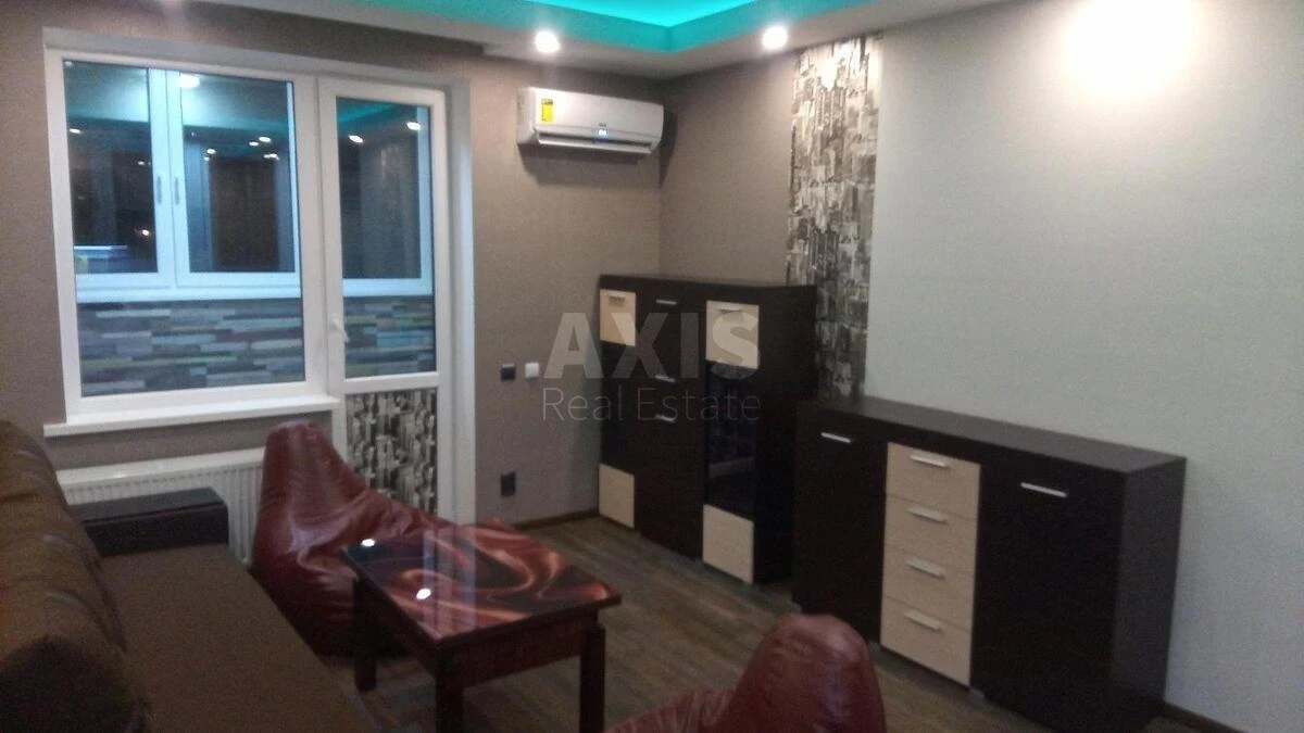 1k apartment vul. L'vivs'ka 15695400
