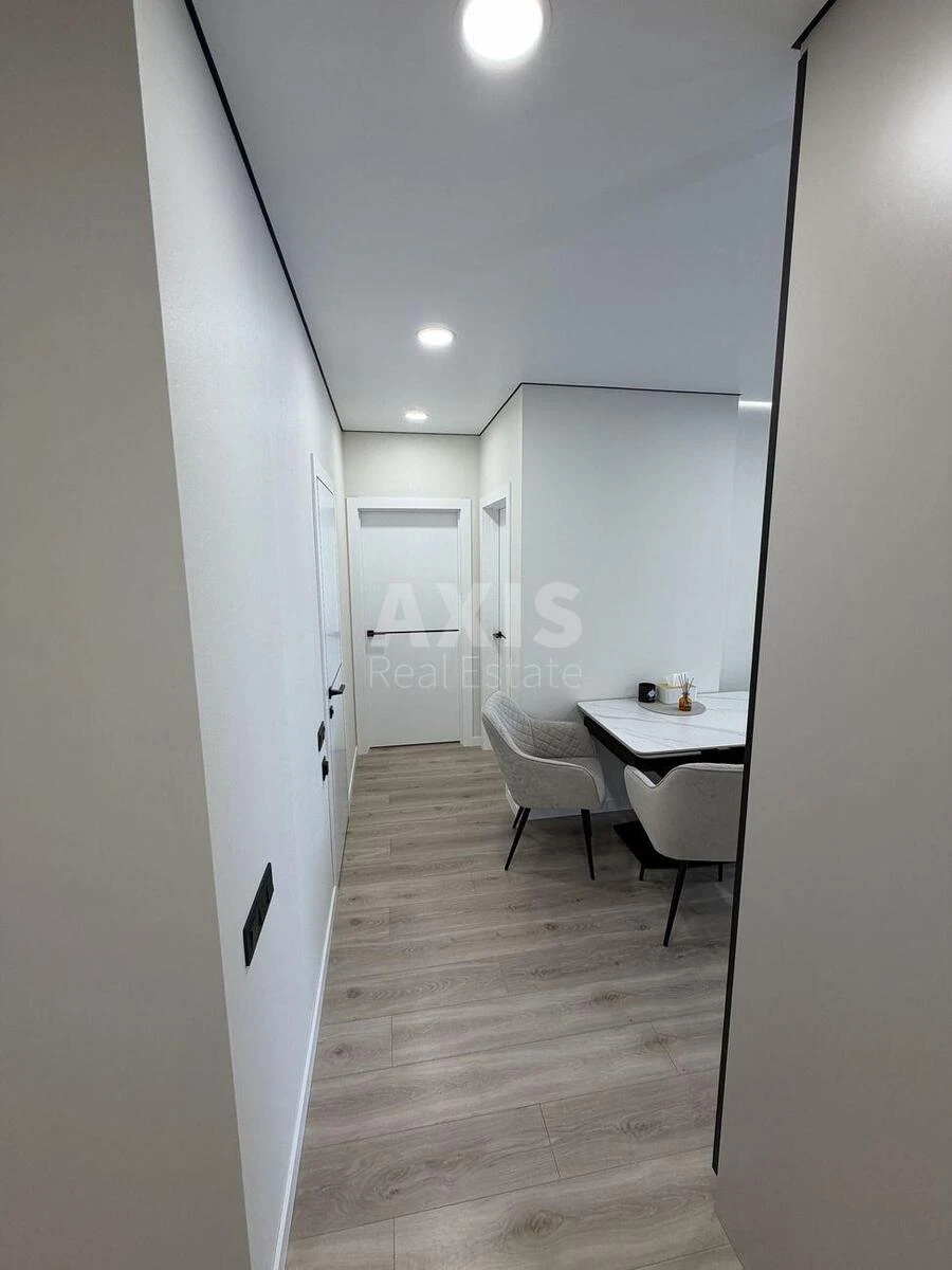 2k apartment vul. Oleksandra Olesja 8/17697512