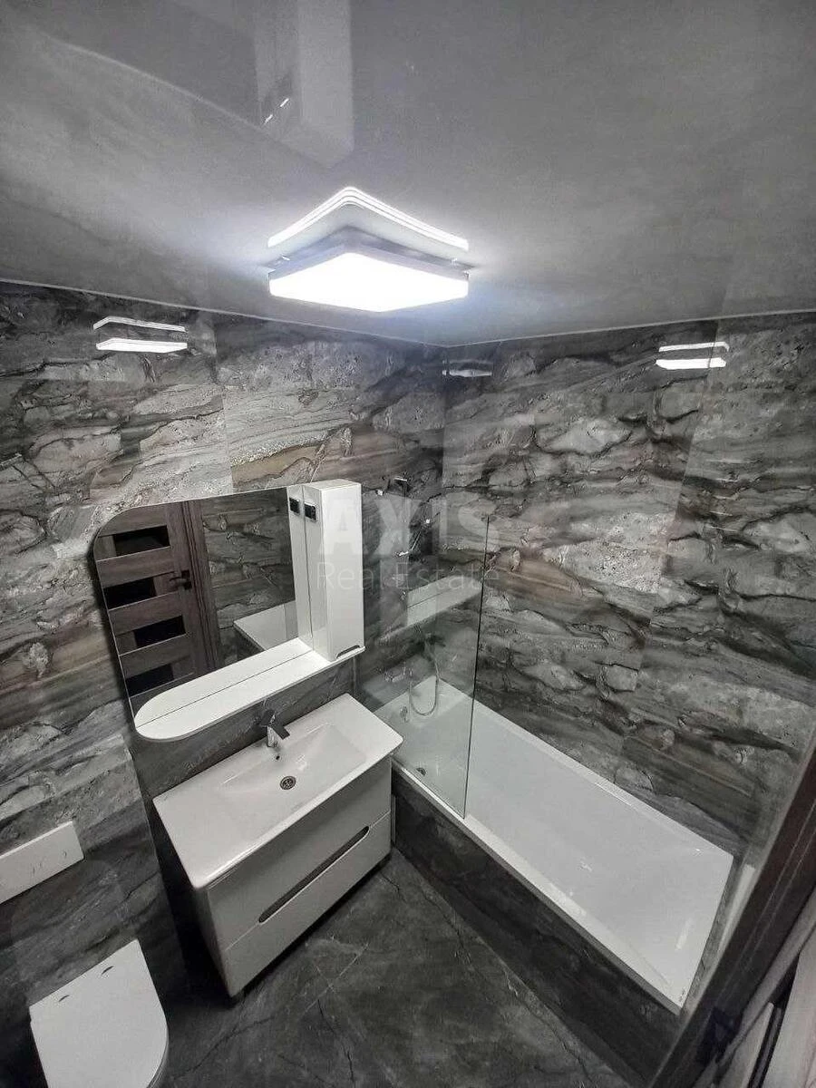 1k apartment pr-t Berestejskij 677115913