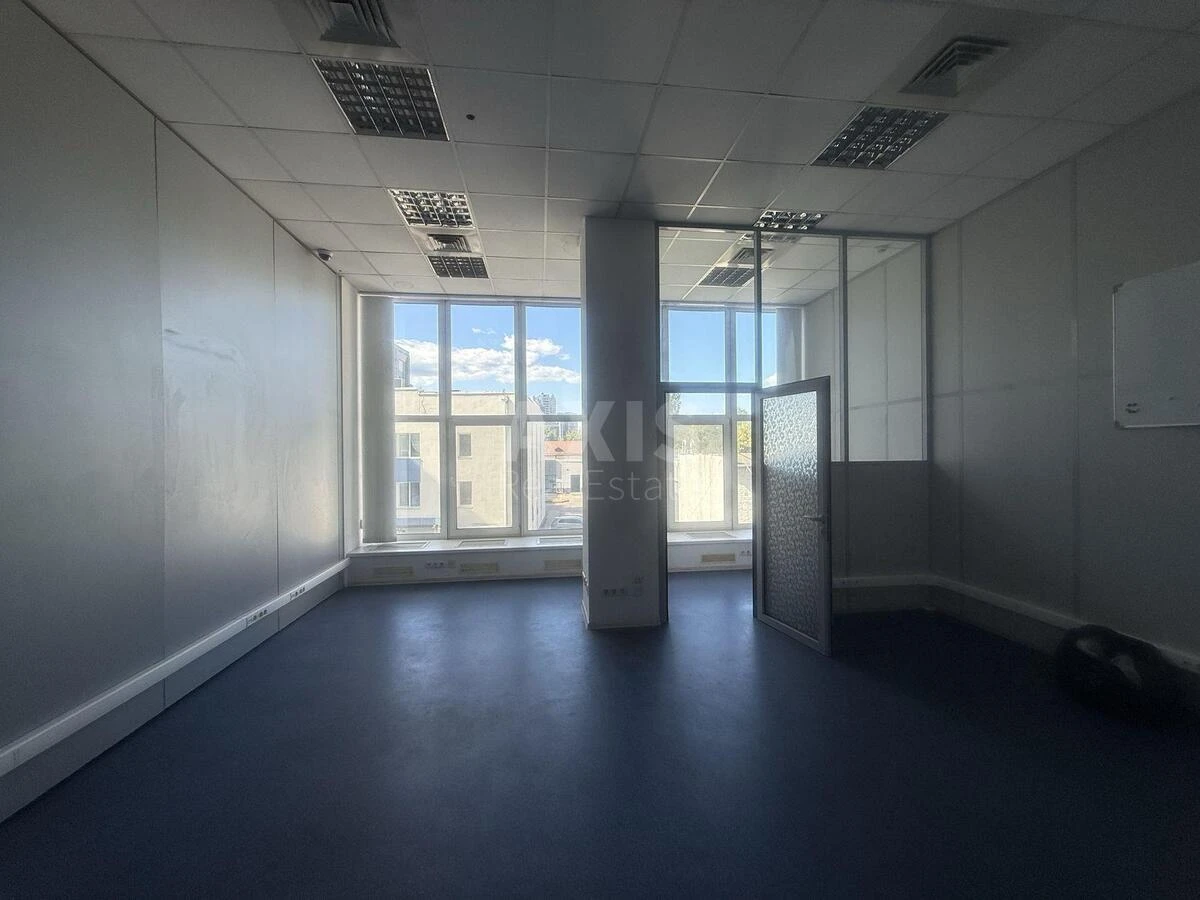 Office vul. Sverstjuka Jevgena 2, 86m270619