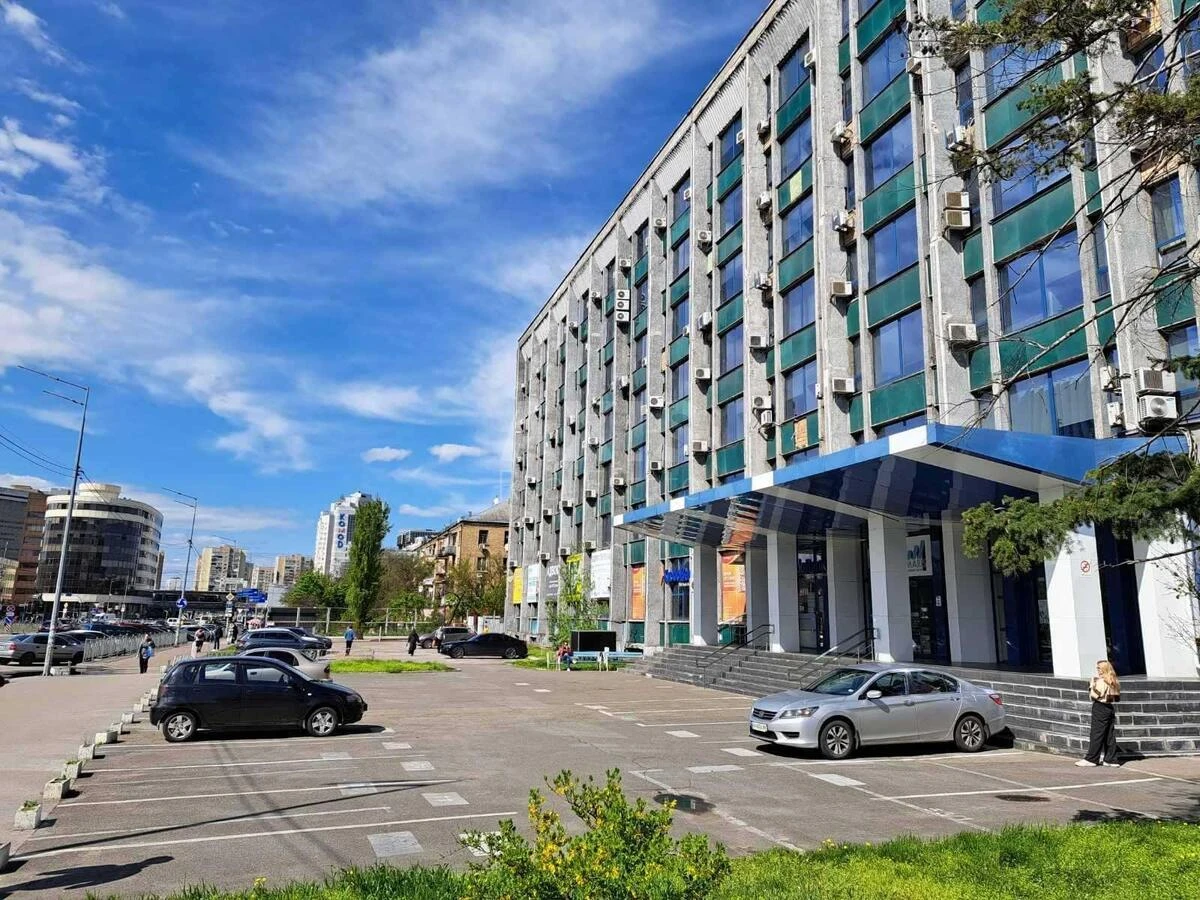 Office vul. Sverstjuka Jevgena 11Б, 67m26413117