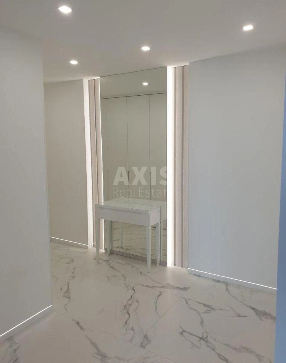 4k apartment nab. Dniprovs'ka 1А6898218