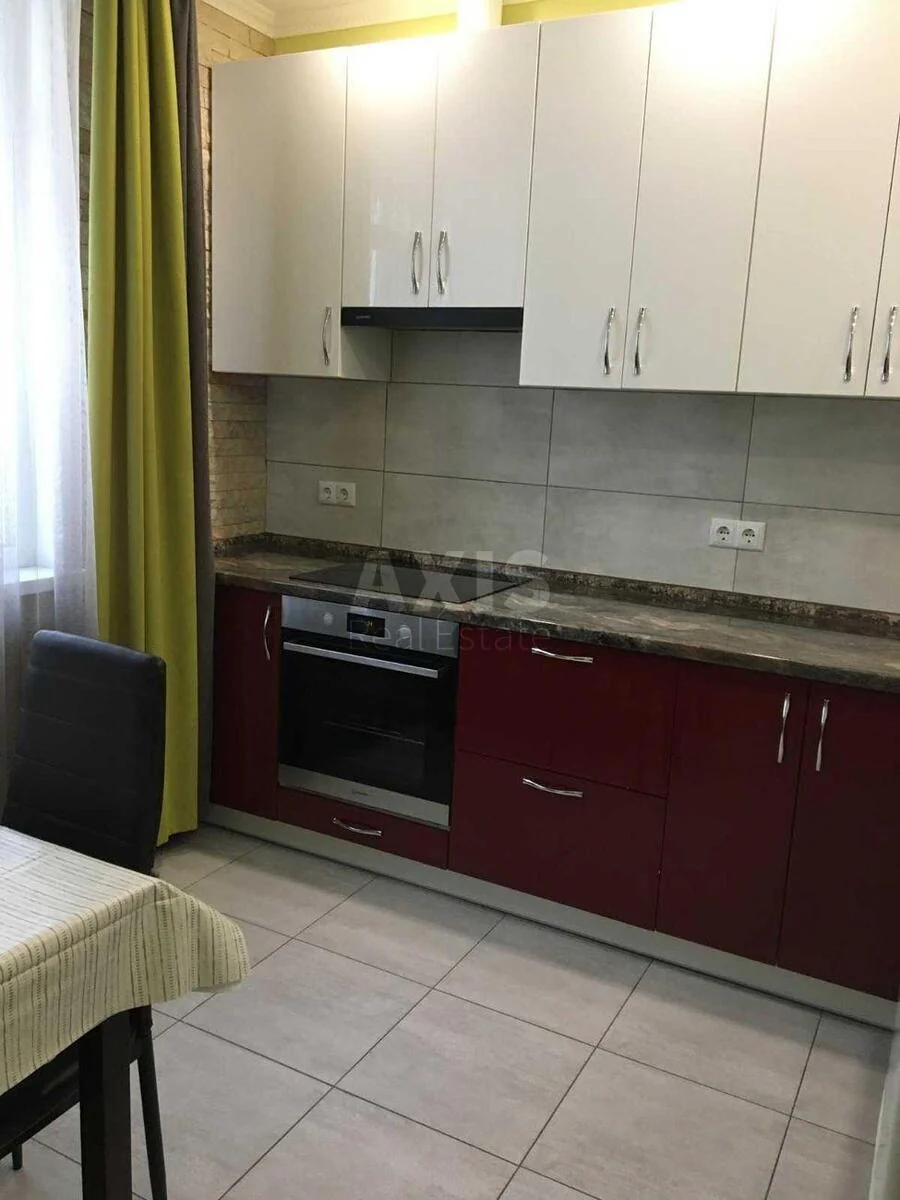 2к квартира вул. Михайла Максимовича 26