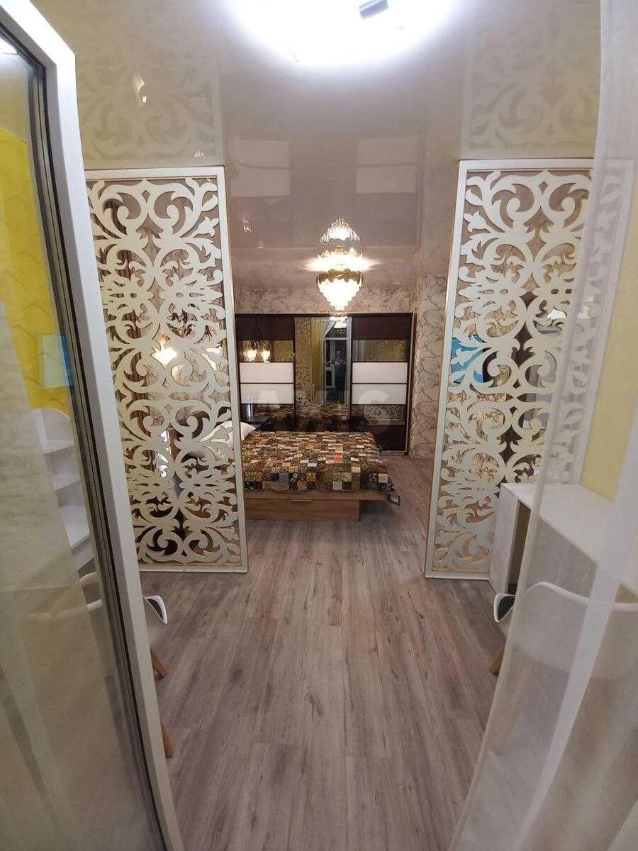 1k apartment pr-t Berestejskij 677115910
