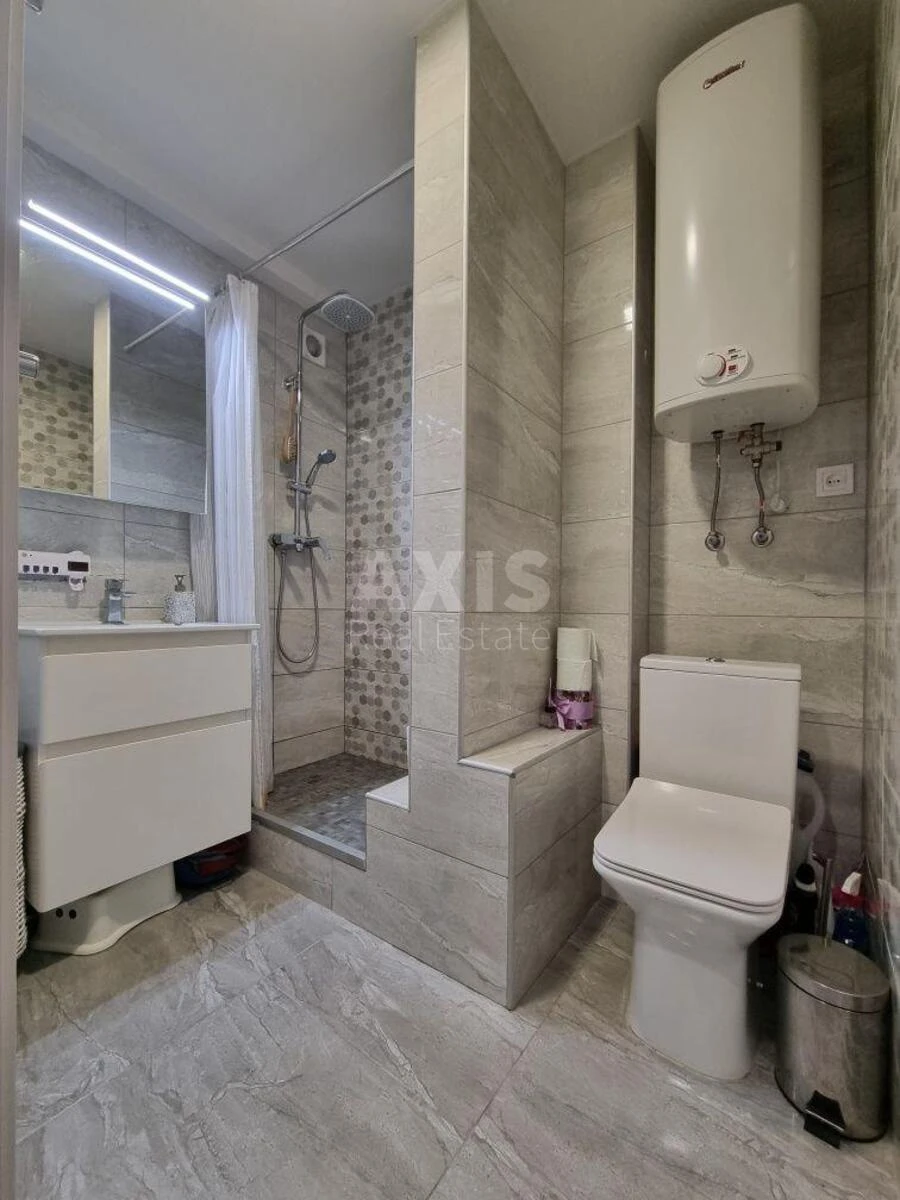 4k apartment vul. Ronalda Reyhana 206560814