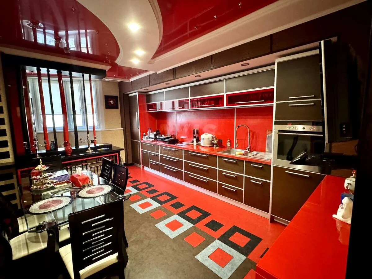 3k apartment vul. Sribnokil's'ka 22