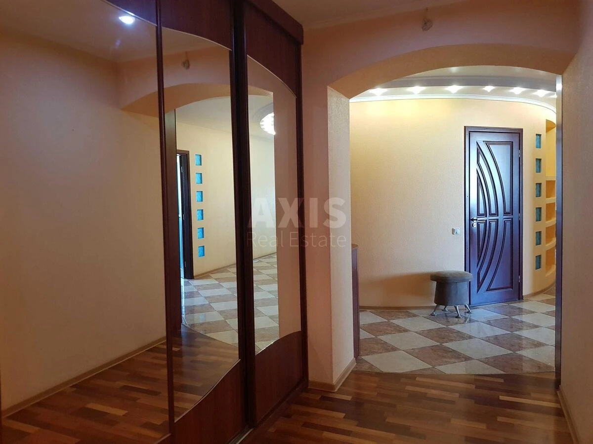 4к квартира пр-т Берестейский 1036838318