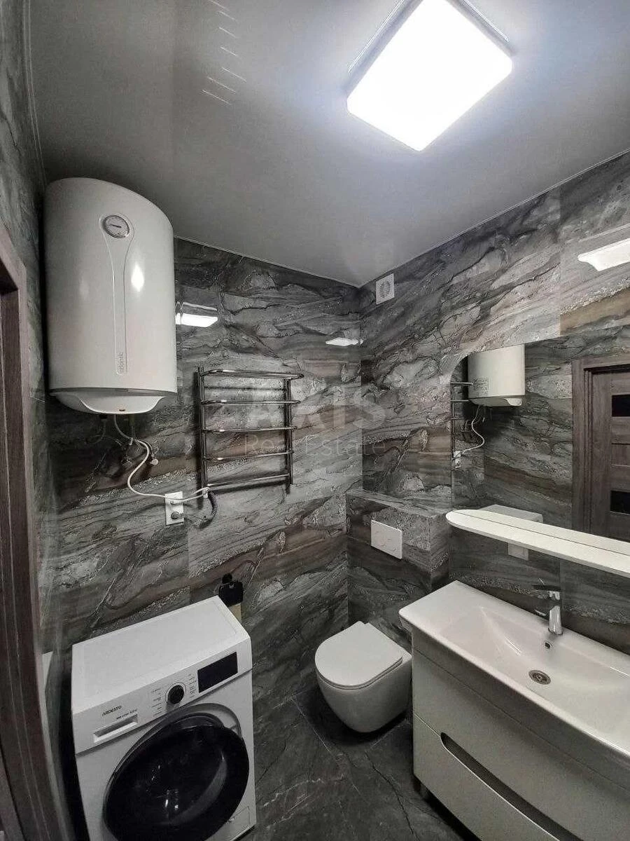 1k apartment pr-t Berestejskij 677115912
