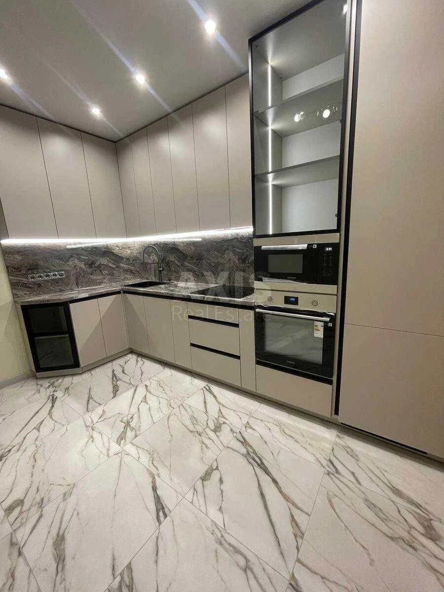 2к квартира пр-т Глушкова Академика 42702351
