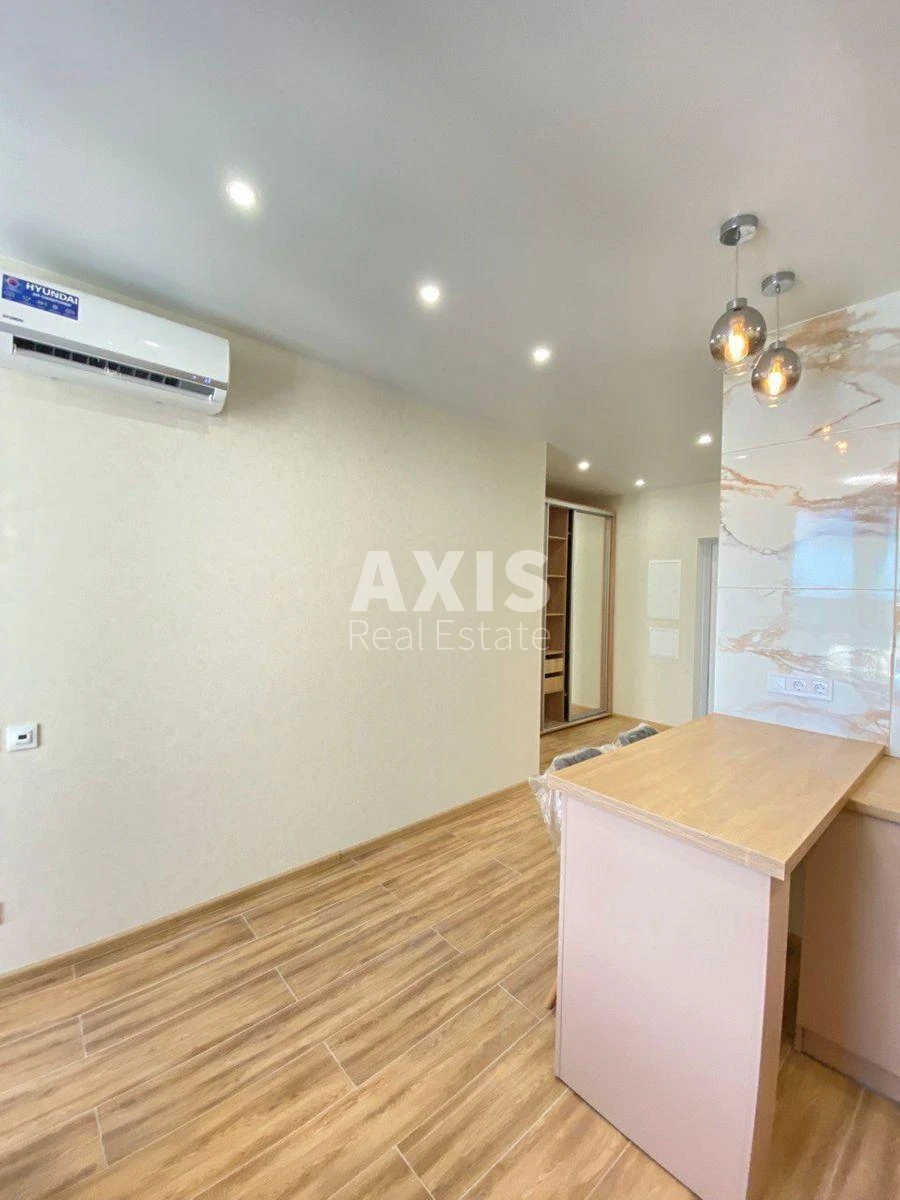 1k apartment vul. Central'na 19559193