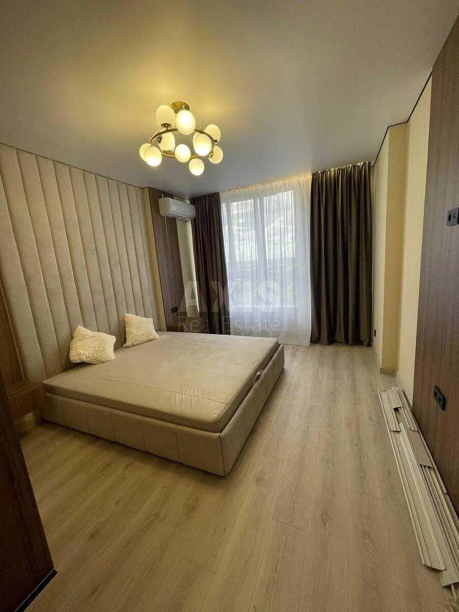 2k apartment pr-t Glushkova Akademika 42702353