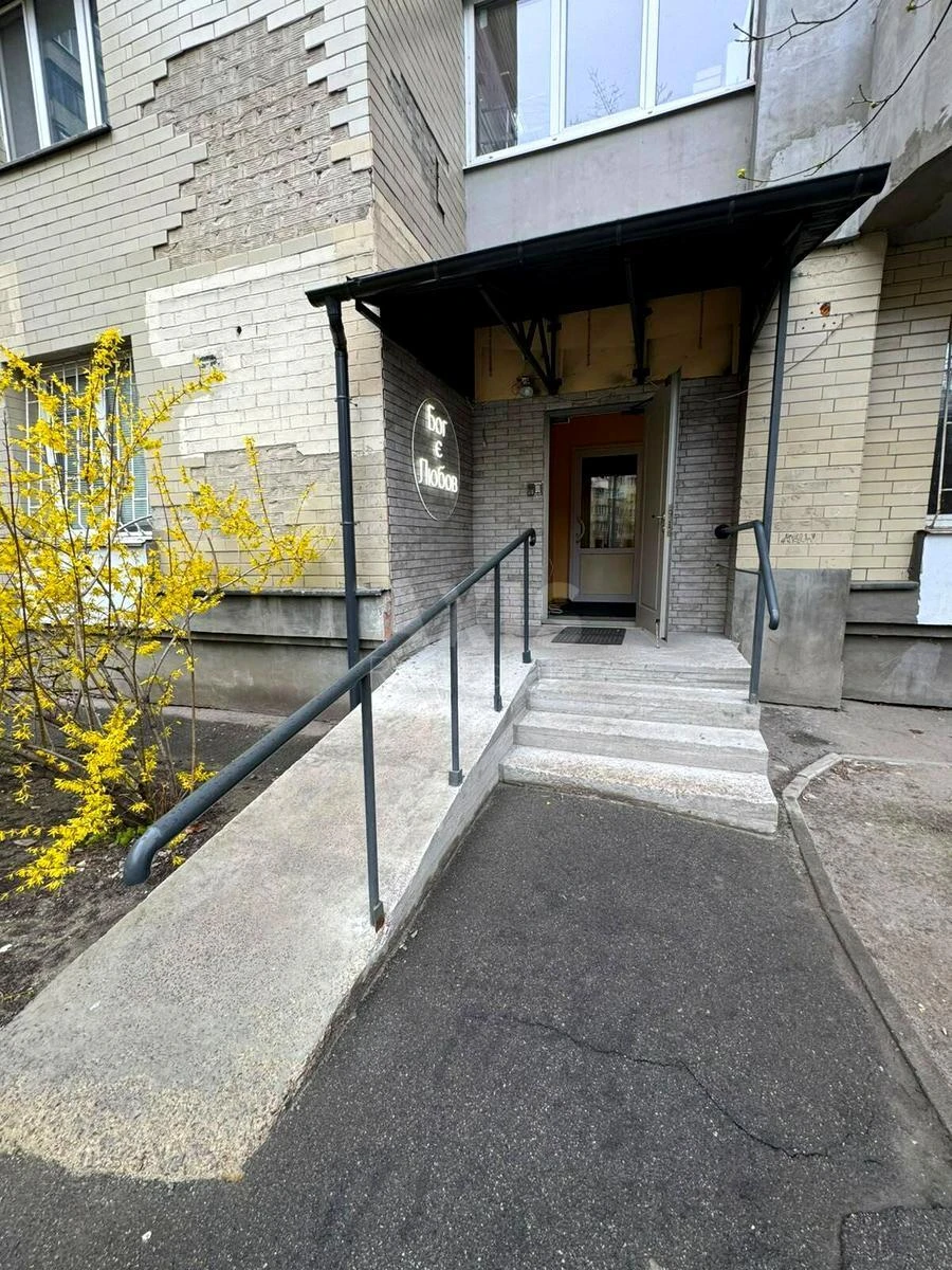 Office vul. Ahmatovoi' Anny 3А, 202m2704363