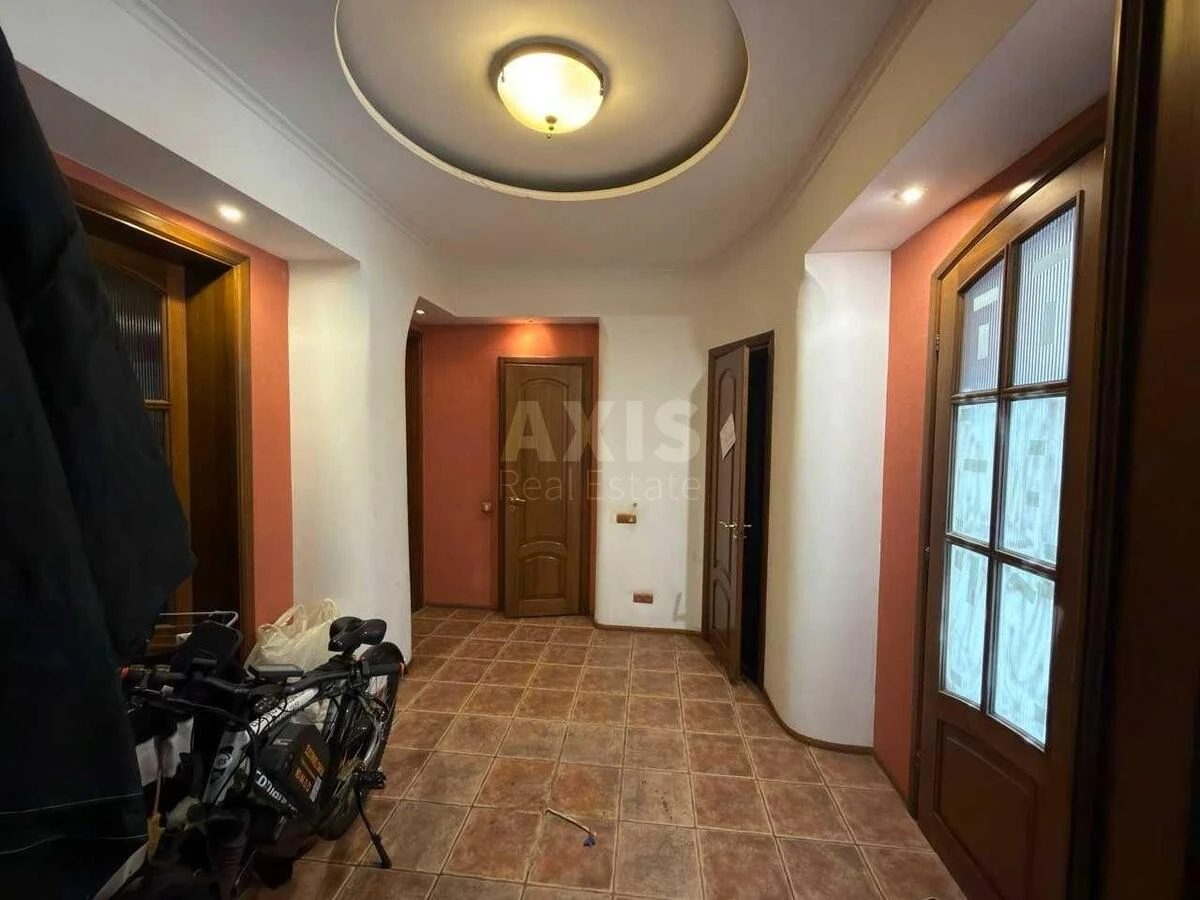 Office vul. Oleksandra Konyskoho 46, 200m2646630