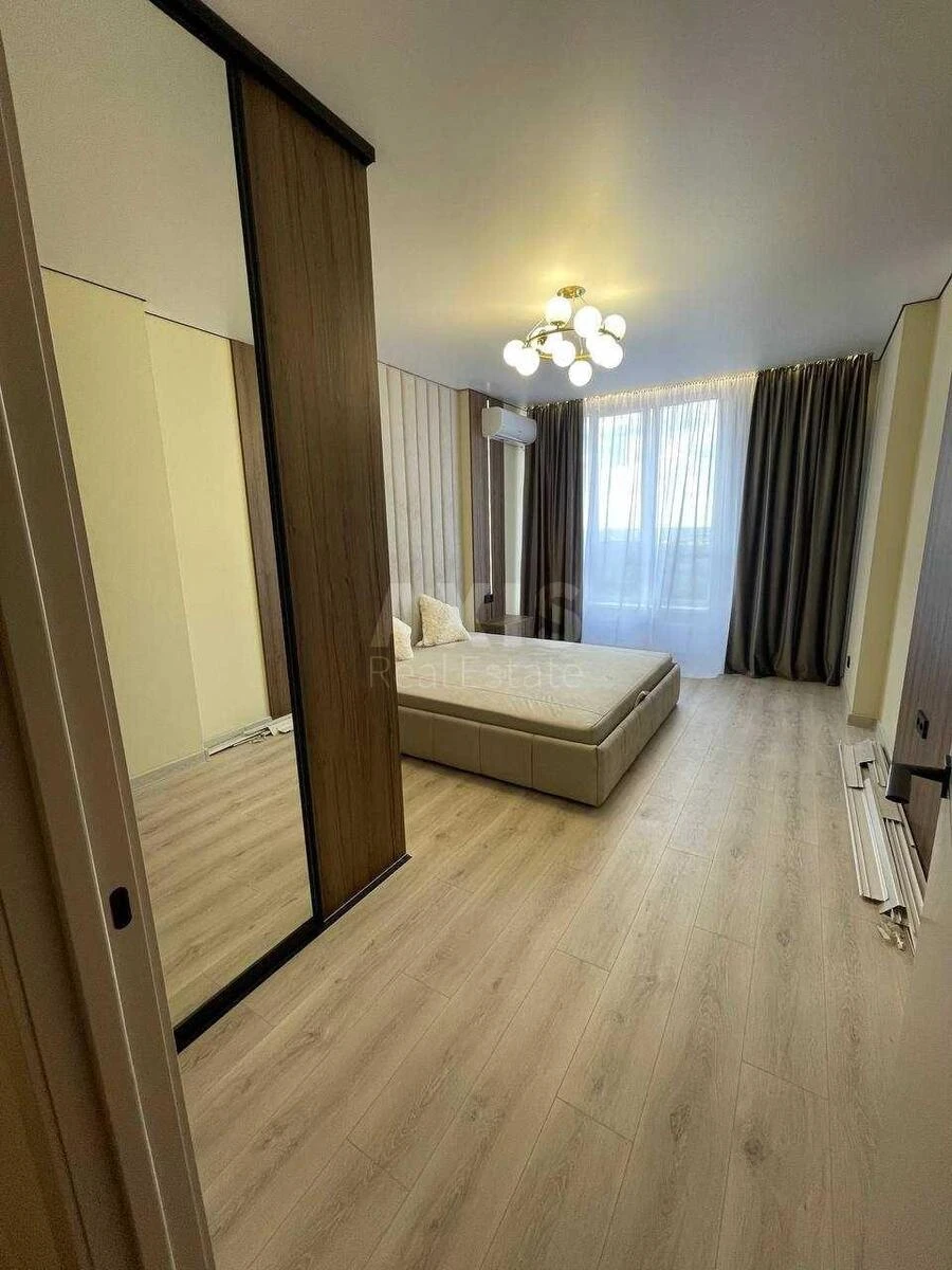 2k apartment pr-t Glushkova Akademika 42702354
