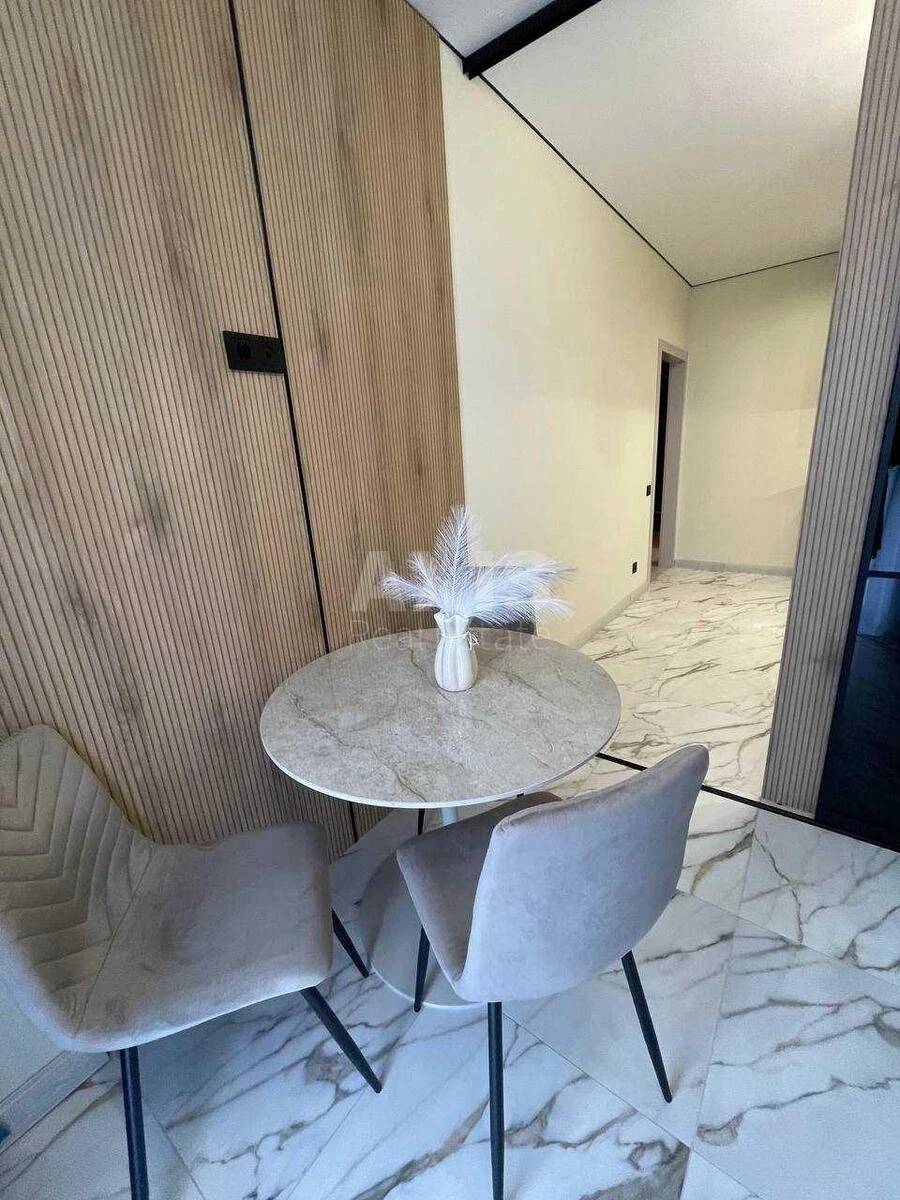 2k apartment pr-t Glushkova Akademika 42702355