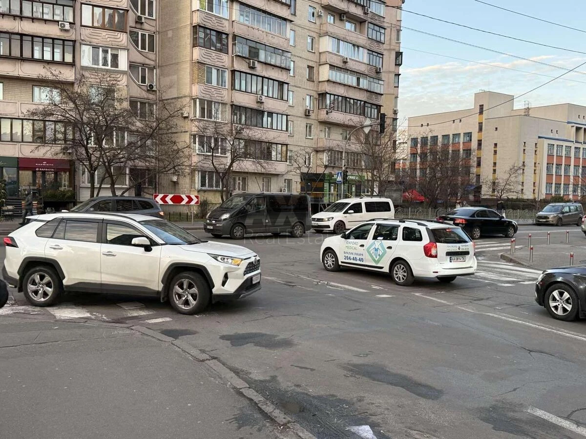 Service object vul. Knjazhyj Zaton 12, 56m2674795