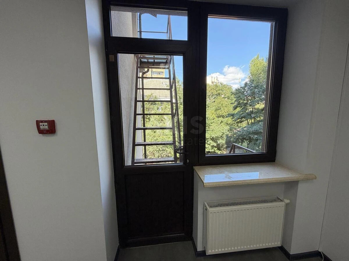 Office vul. Krasylivs'ka 11, 334m2710569