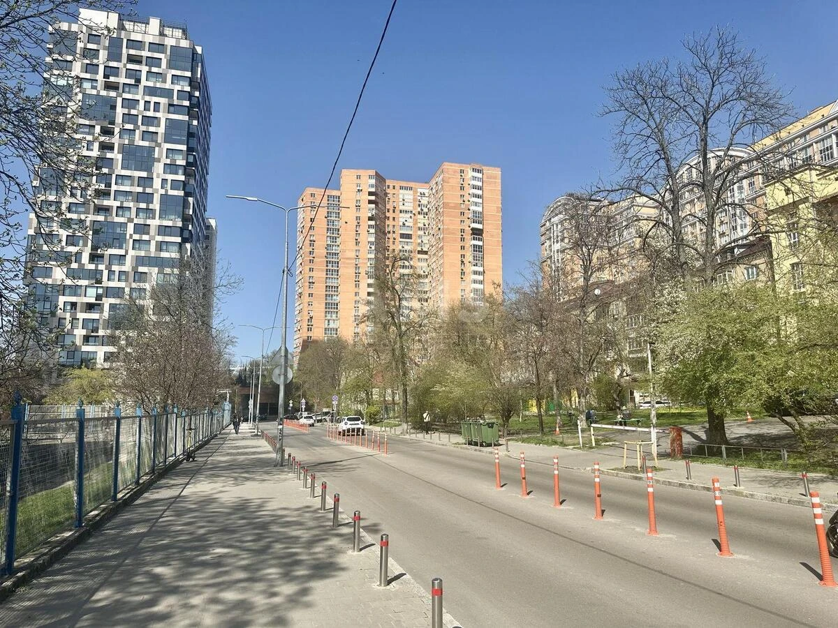 Trade object vul. Vasylya Tyutyunnyka 5, 100m2699063