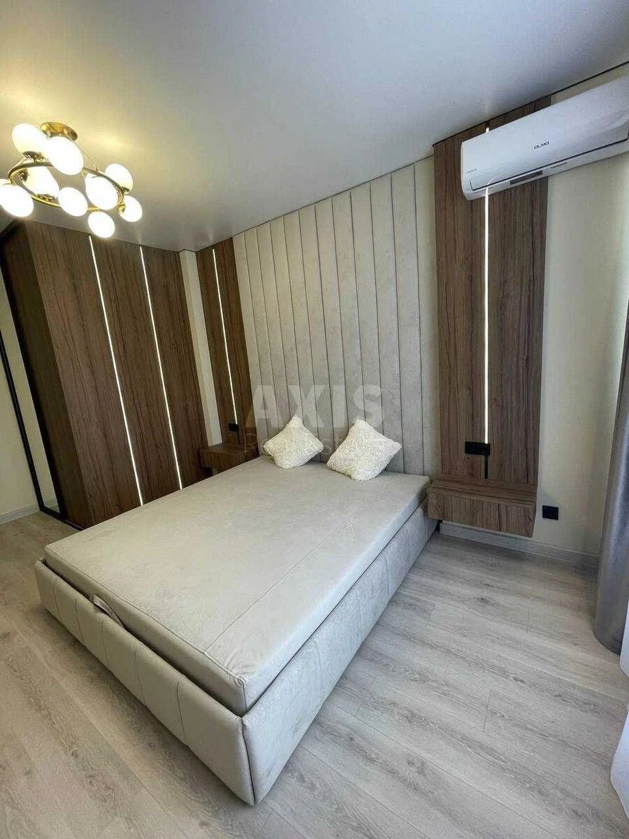2к квартира пр-т Глушкова Академика 42702356