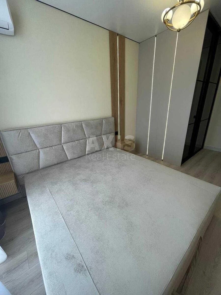 2к квартира пр-т Глушкова Академика 42702357