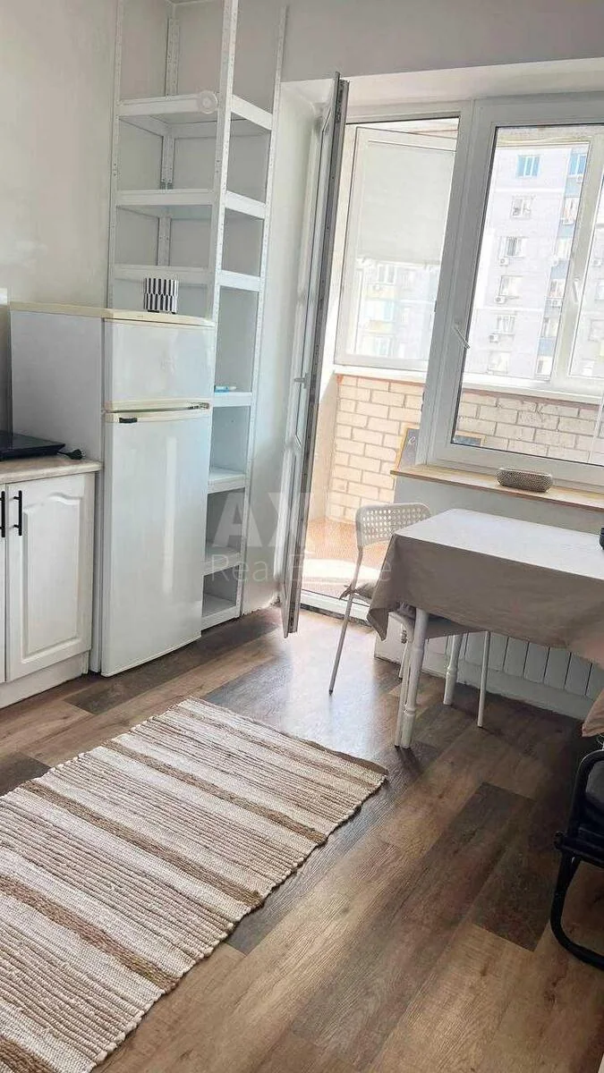 1к квартира вул. Ахматової Анни 35А