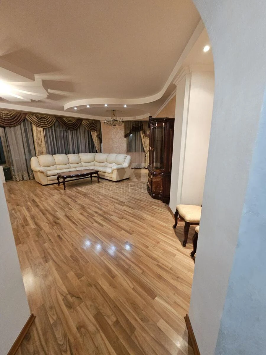 Office vul. Velyka Vasyl'kivs'ka 72, 194m2625520