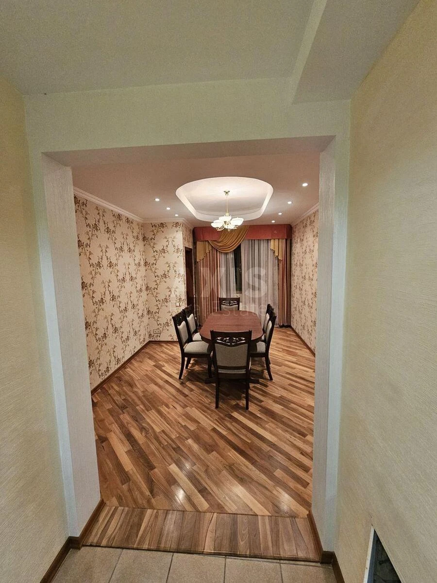 Office vul. Velyka Vasyl'kivs'ka 72, 194m2625522