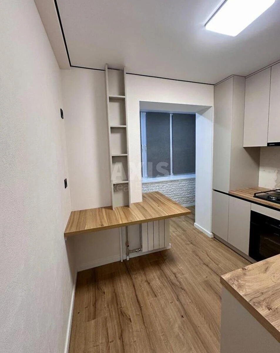 1k apartment pl. Peremogy 19603610