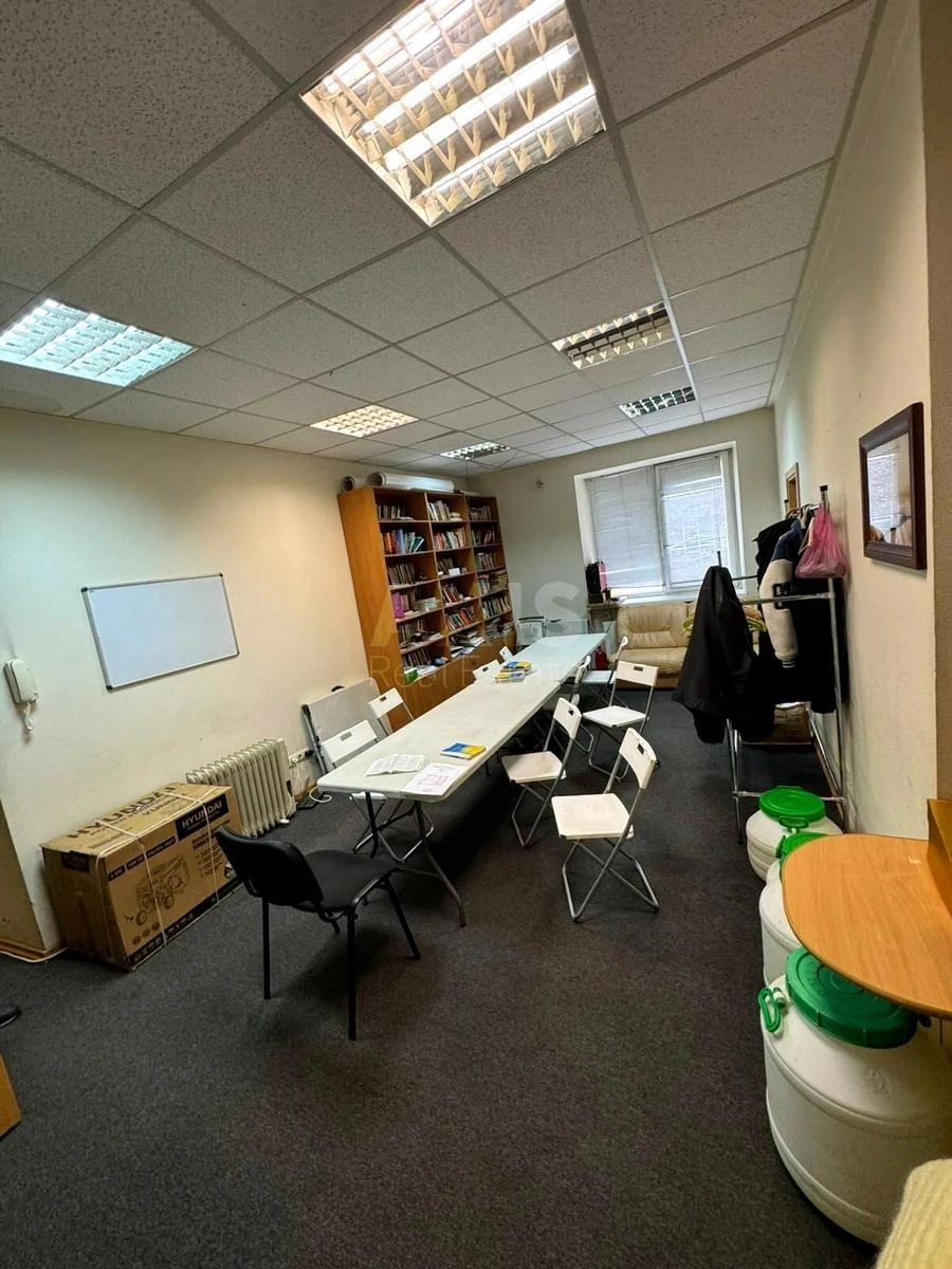 Office vul. Ahmatovoi' Anny 3А, 202m27043610