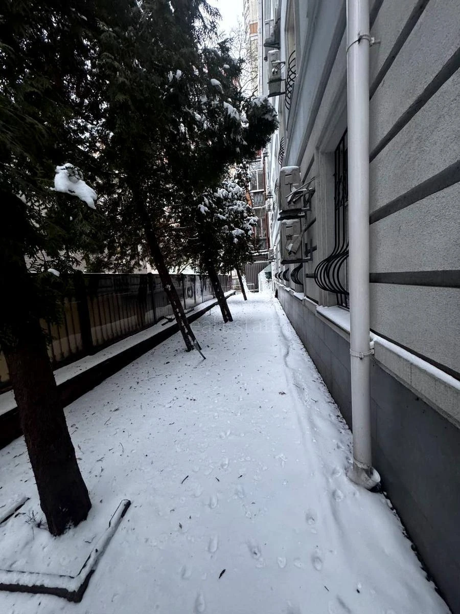 Office vul. Saksagans'kogo 111А, 696m26619110