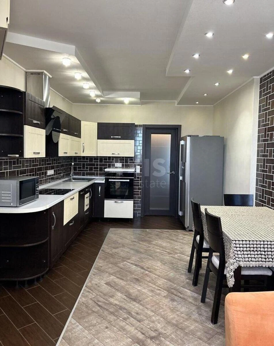4k apartment vul. Sribnokil's'ka 22680570