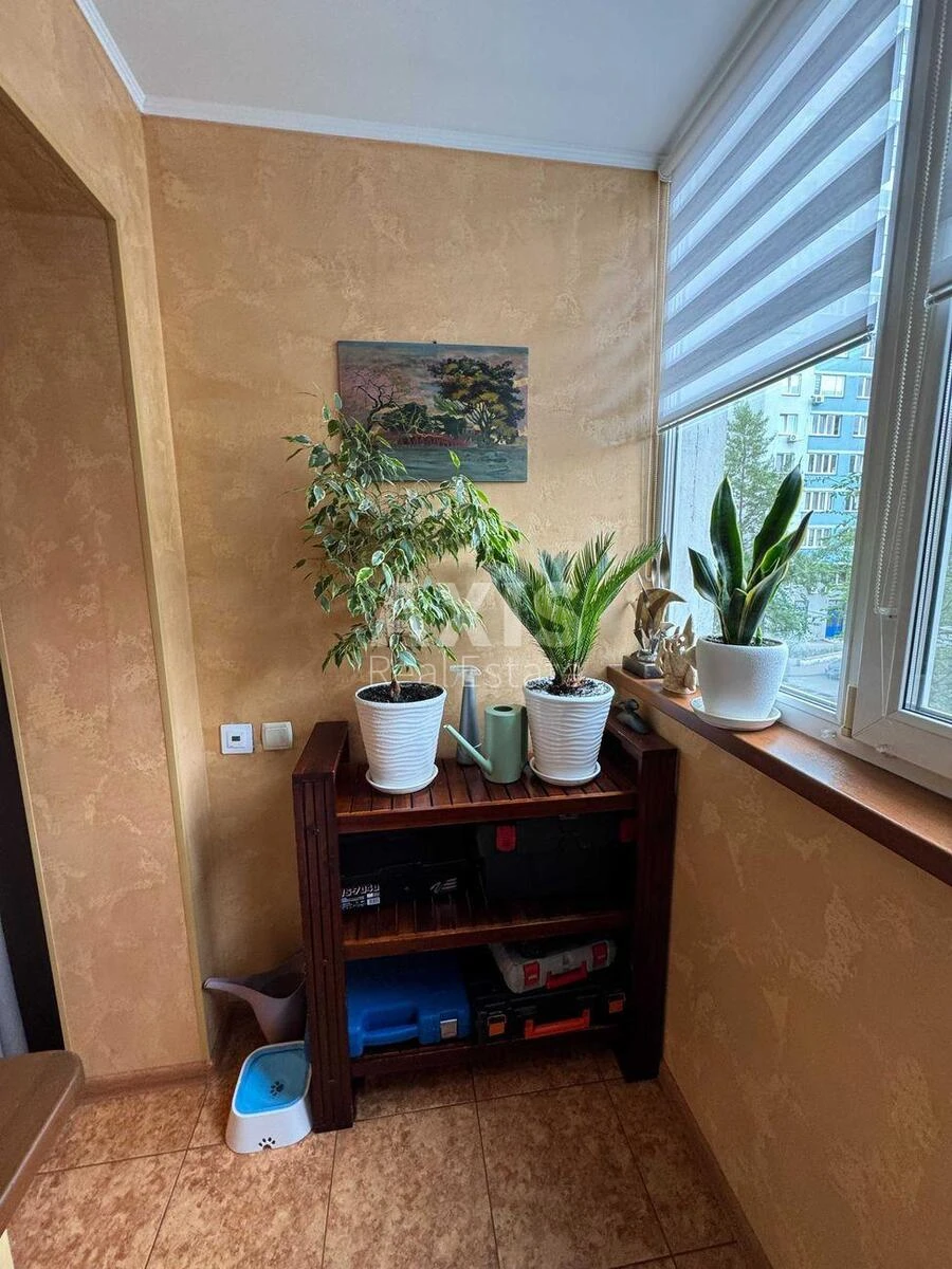 3k apartment pr-t Chervonoyi Kalyny sixty-six A701998
