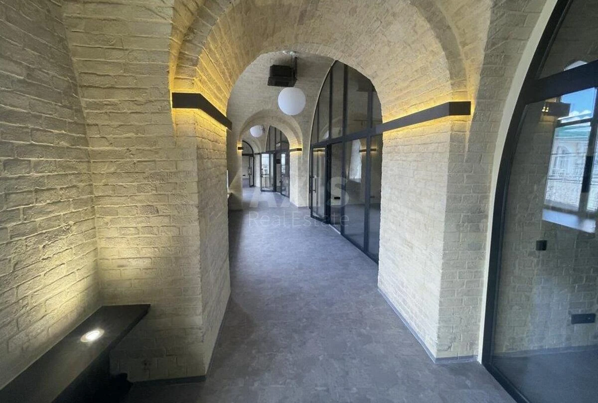 Office vul. Jevgena Konoval'cja 44А, 600m265294